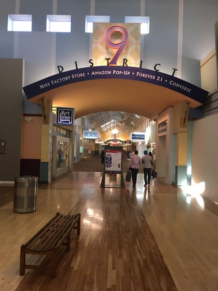 nike great lakes crossing