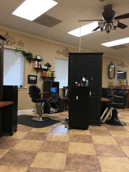 Salon At The Oaks