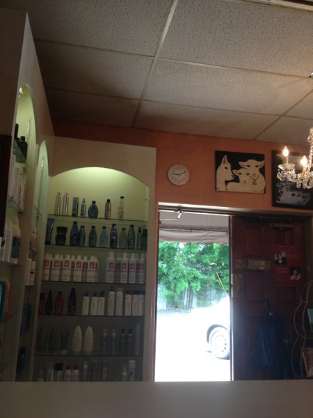 Helga’s Hairstyling Studio