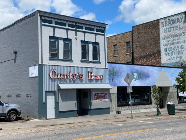 Curly’s Bar