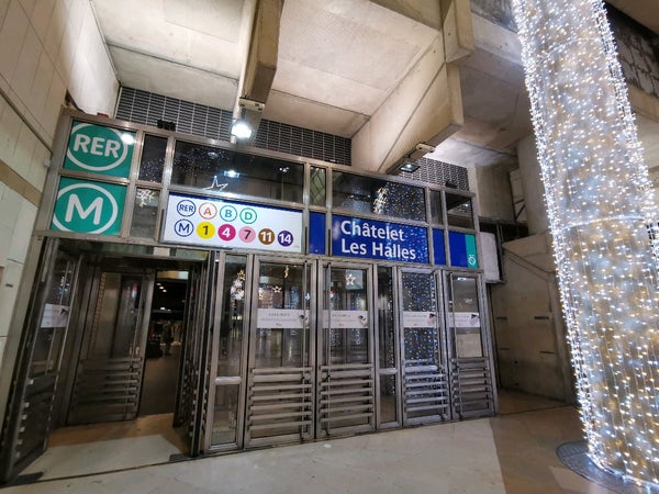elfbar nachfüll pod läuft aus The refurbished (2018) Chatelet Les Halles mall and subway station, Paris  FR Stock Photo