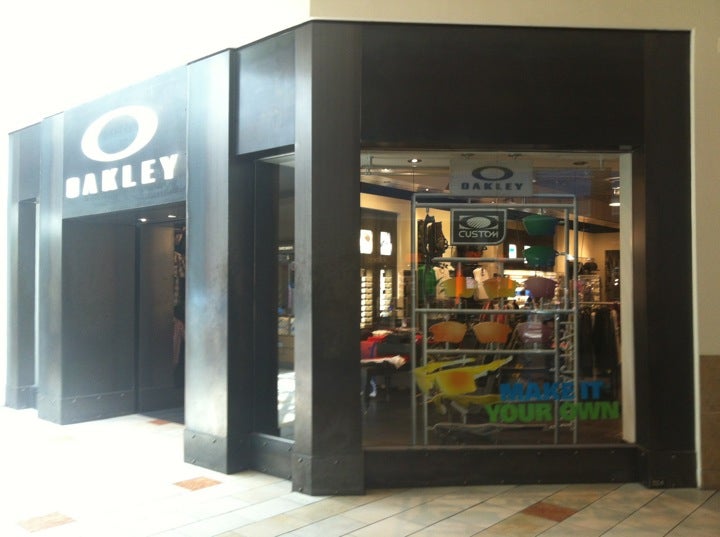 Oakley Store, 8001 S Orange Blossom Trl Orlando, FL