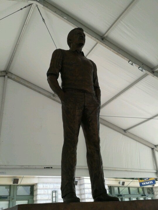 Bob Uecker Statue, Miller Park, Milwaukee, WI, Art - MapQuest