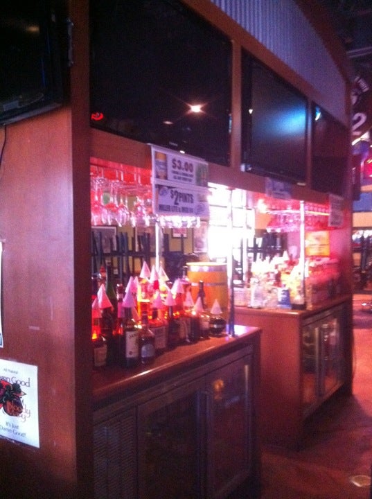 Boston's Restaurant & Sports Bar CLOSED, 1356 Fischer Blvd, Toms