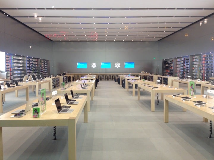 Apple Store Opening: Ridge Hill - Yonkers, NY