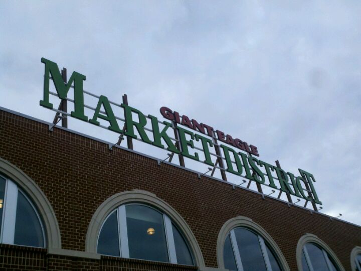 Giant eagle market district near me