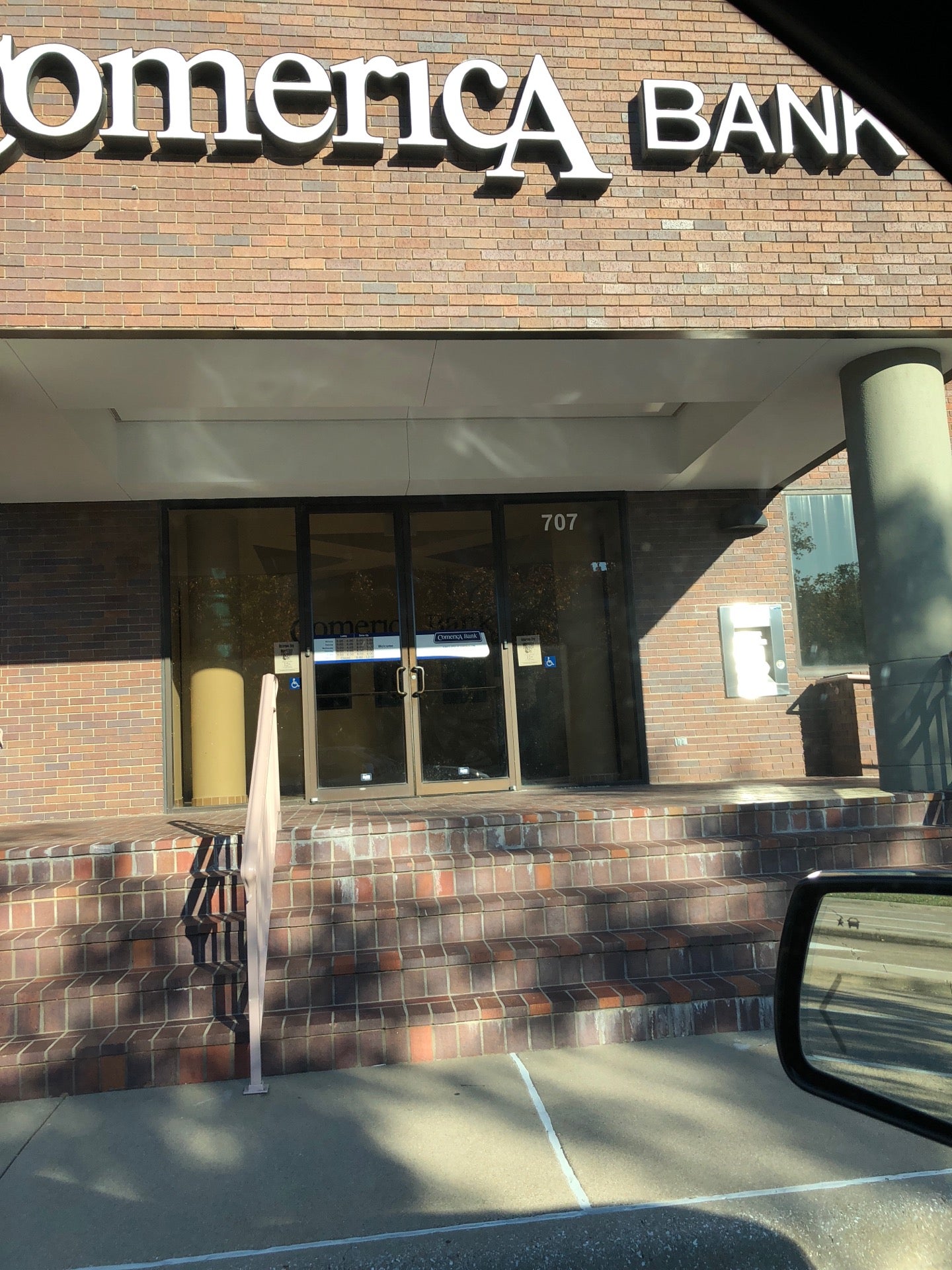 Comerica, 707 E Lamar Blvd, Arlington, TX, Banks MapQuest