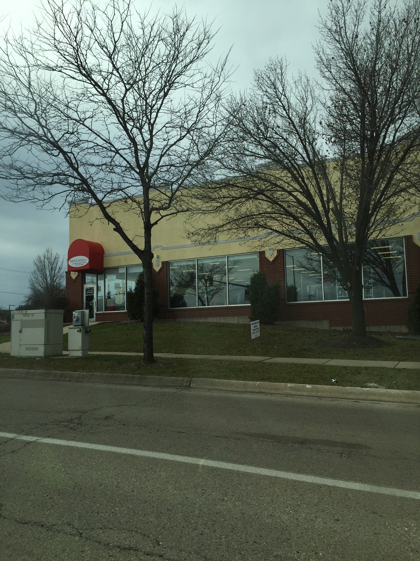 WINGS Resale Store, 855 W Higgins Rd, Schaumburg, IL, Vintage Clothing