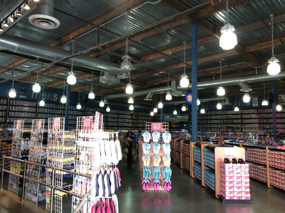 SKECHERS Outlet, Camino de la Plz, San Diego, CA, Shoe Stores - MapQuest