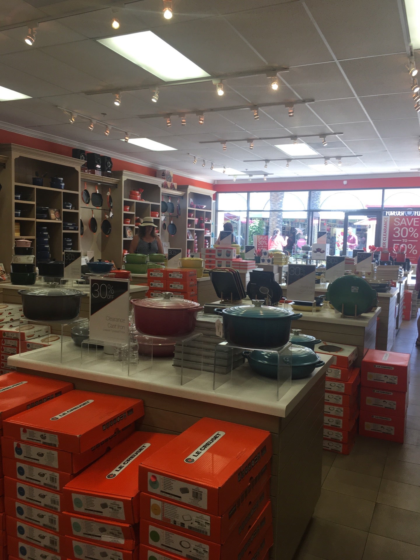 Le Creuset Outlet Store, 5620 Paseo del Norte, Carlsbad, CA, Home Centers -  MapQuest