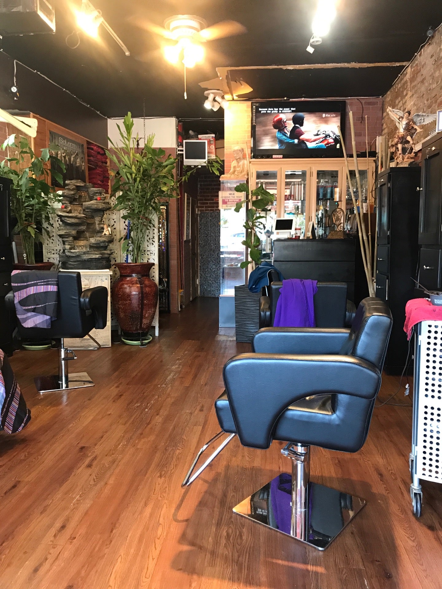 Salon Viejo Photos