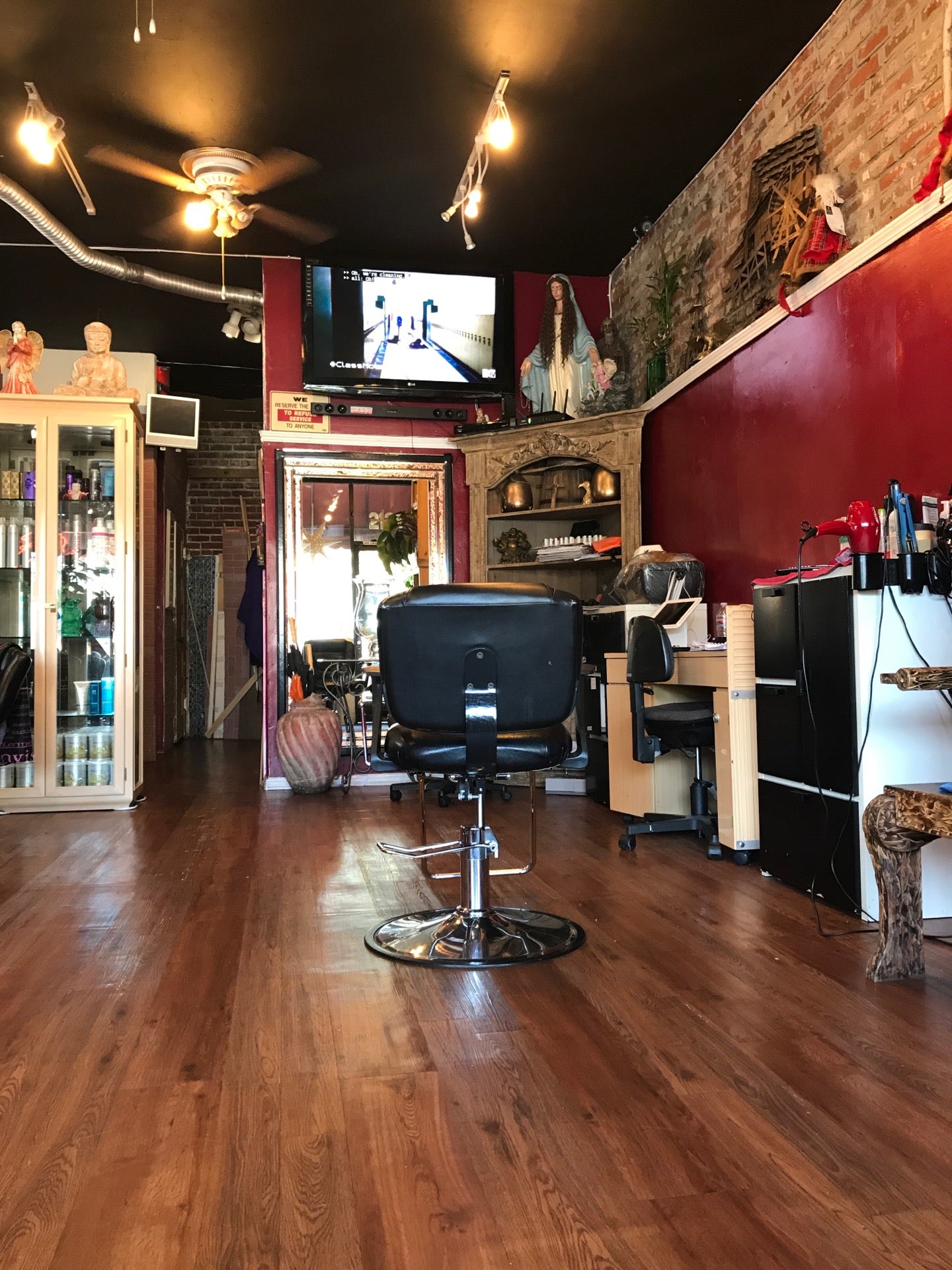 Salon Viejo Photos