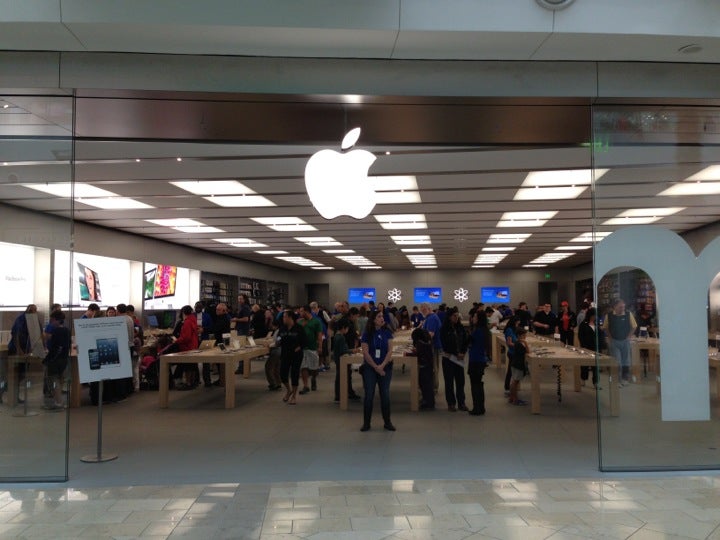 Apple Store, Mall at Millenia, Orlando Florida. 