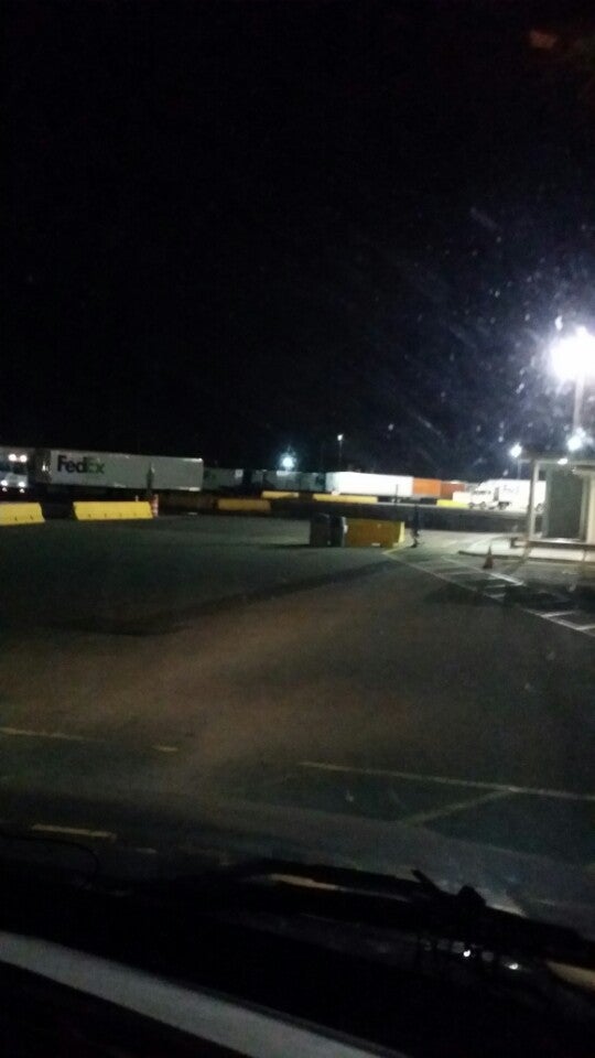 FedEx Ground Distribution Center, 6000 Riverside Dr, Keasbey, NJ