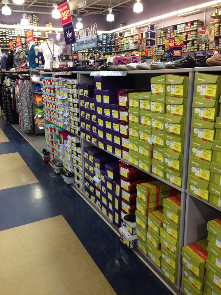 The Shoe Co, 17820 Yonge St, B3, Newmarket, ON, Shoe Stores MapQuest