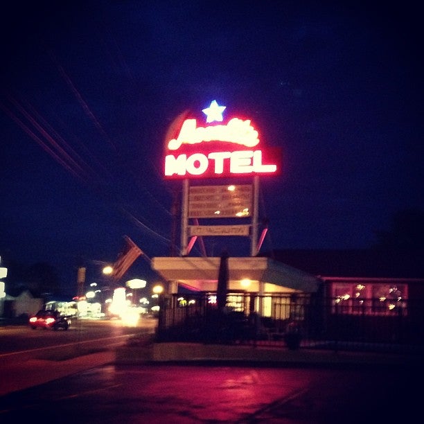 Moonlite Motel Niagara Falls, 7811 Niagara Falls Blvd, Niagara Falls