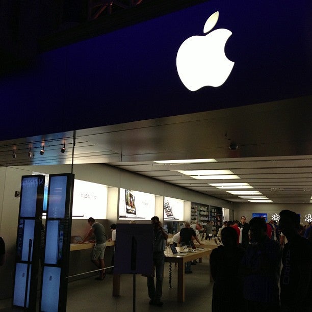 Apple store with iPads in Caesar's Palace shopping mall Las Vegas