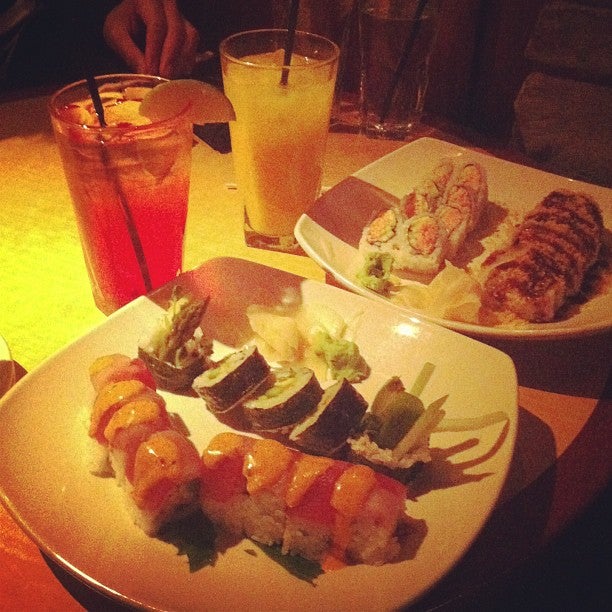 Kona Grill Oak Brook, 3051 Butterfield Rd, Oak Brook, IL, Eating