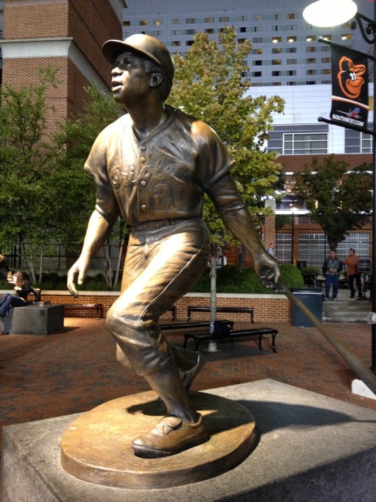 Frank Robinson sculpture by Toby Mendez, Orioles Park, Baltimore, MD ...