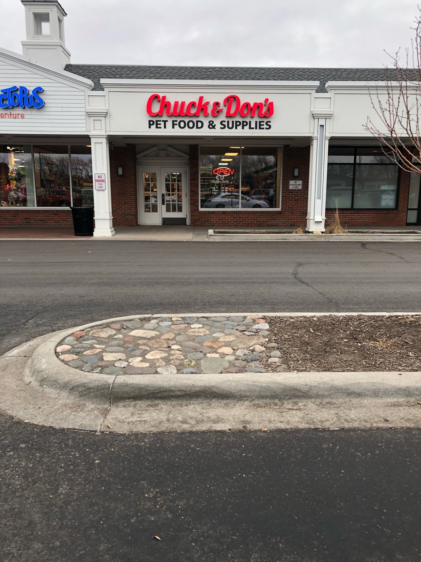 Chuck & Don's Petfood Outlet, 1147 Wayzata Blvd E, Wayzata, MN, Unknown -  MapQuest