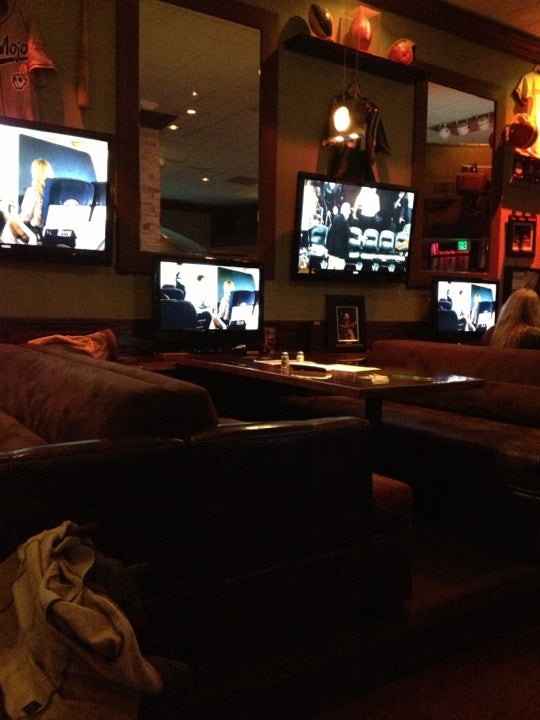 The Varsity Sports Bar & Lounge, 6311 Wilshire Blvd, Los Angeles, CA