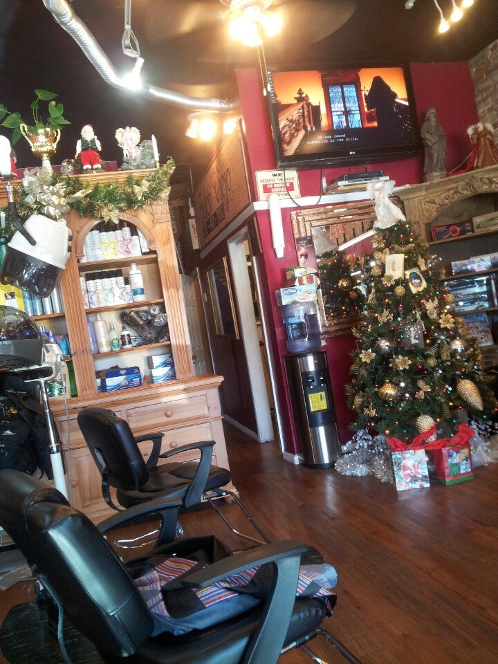 Salon Viejo Photos