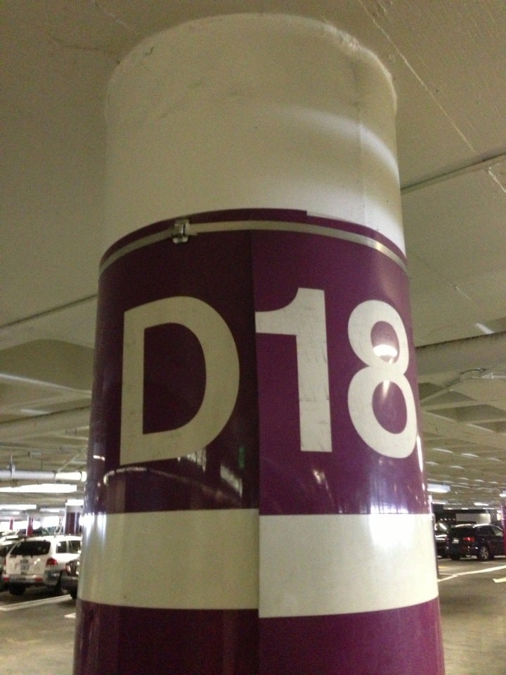 Domestic Parking Garage D Short Term/Hourly Parking, Terminal 2, San