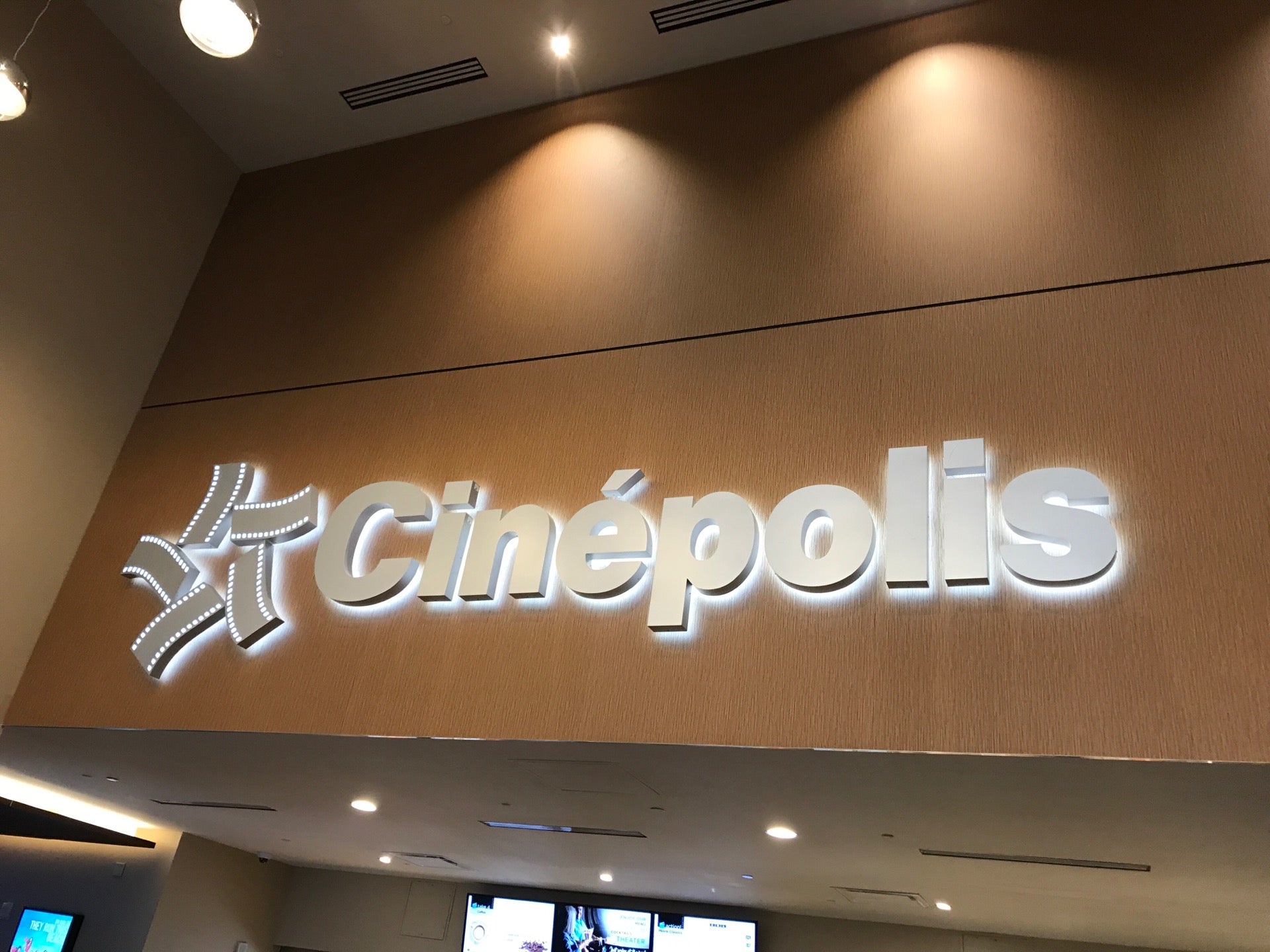 Cinepolis Cinema, 5500 Grandview Pkwy, Davenport, FL, Tourist