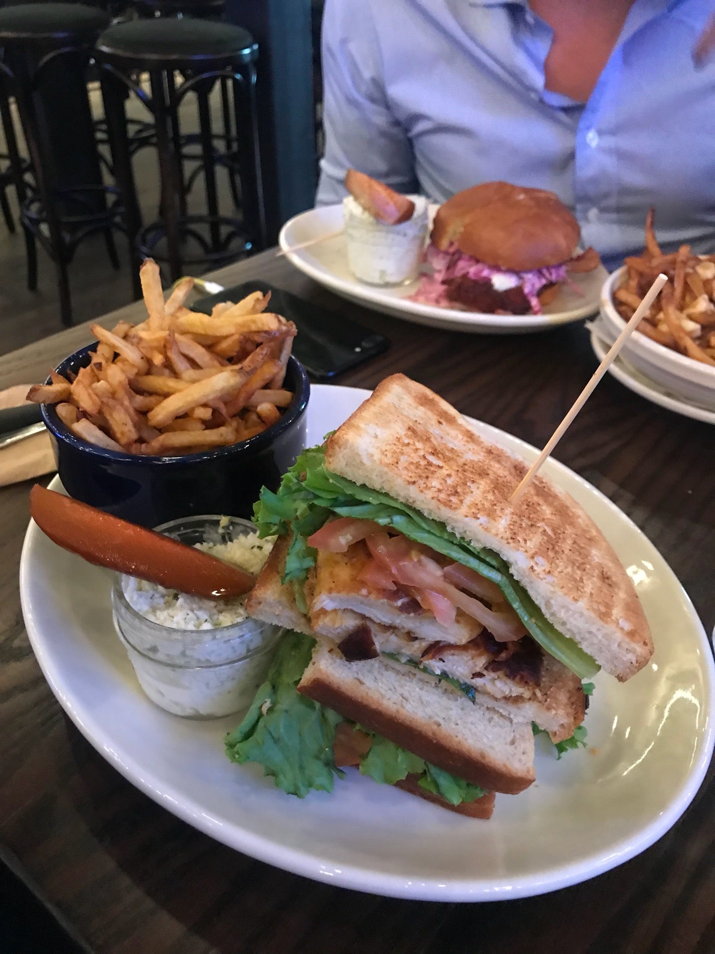 la-belle-la-boeuf-burger-bar-boucherville-1165-volta-rue