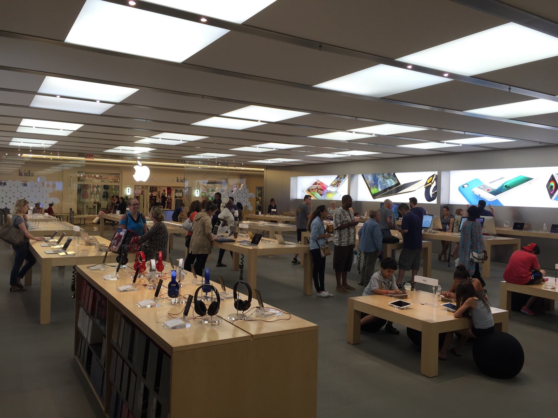 Sherway Gardens - Apple Store - Apple (CA)