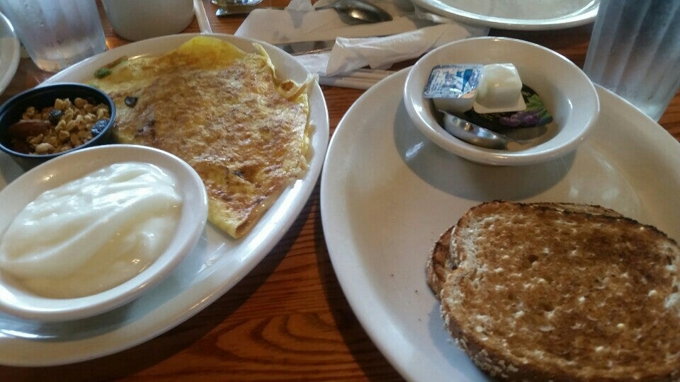 Cracker Barrel Old Country Store, 4367 State Route 44 August Ave