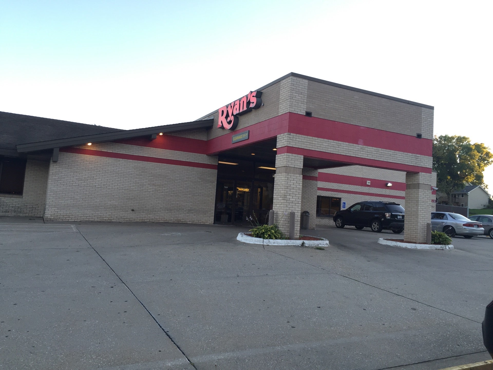 Ryan's Grill Buffet & Bakery, 1900 NW 86th St, Clive, IA, Restaurants
