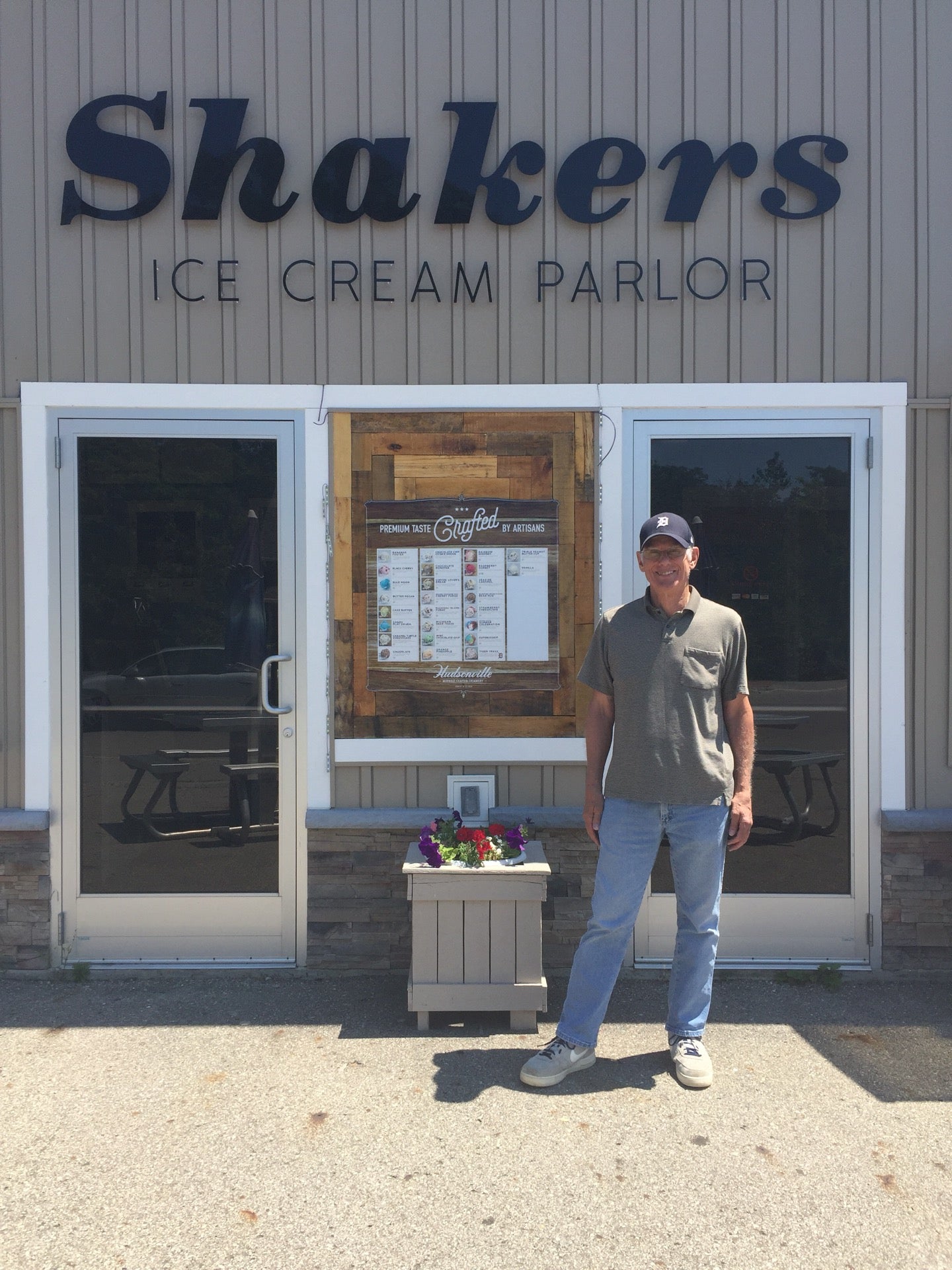 Shakers Ice Cream Palor, 6685 Main St, Caseville, MI, Ice Cream Parlors