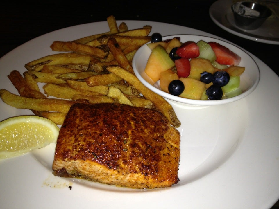 Burtons Grill & Bar, 310 Daniel Webster Hwy, Nashua, NH, Restaurants