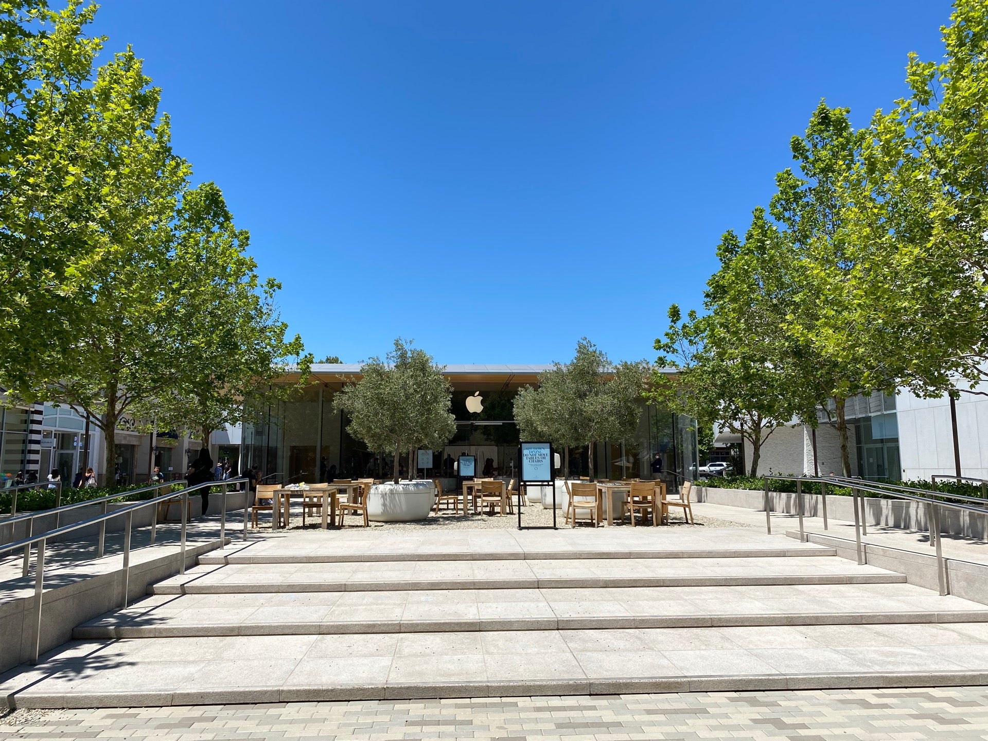 Apple Fashion Valley, 7007 Friars Road, San Diego, CA, Electronic Retailing  - MapQuest