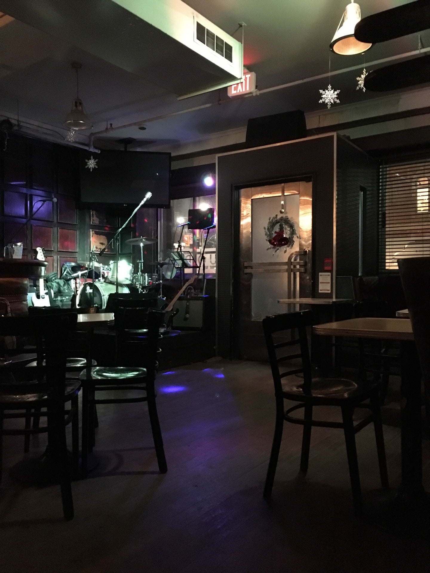 The Paddock Tavern, 178 Bathurst St, Toronto, ON, Cocktail Lounges