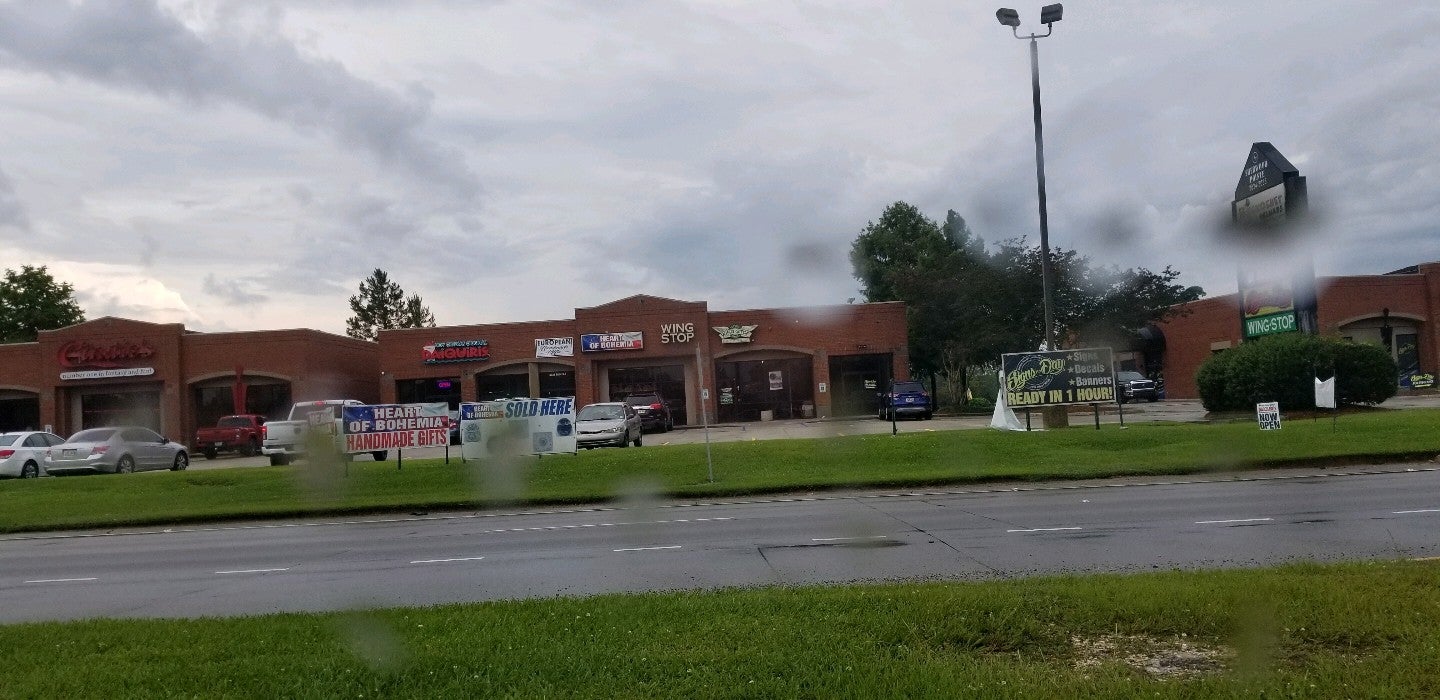 Wingstop, 3034 S Sherwood Forest Blvd Ste 1B, Baton Rouge, LA, Eating