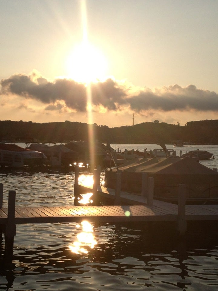 Indian Hills Pier, Fontana, WI MapQuest