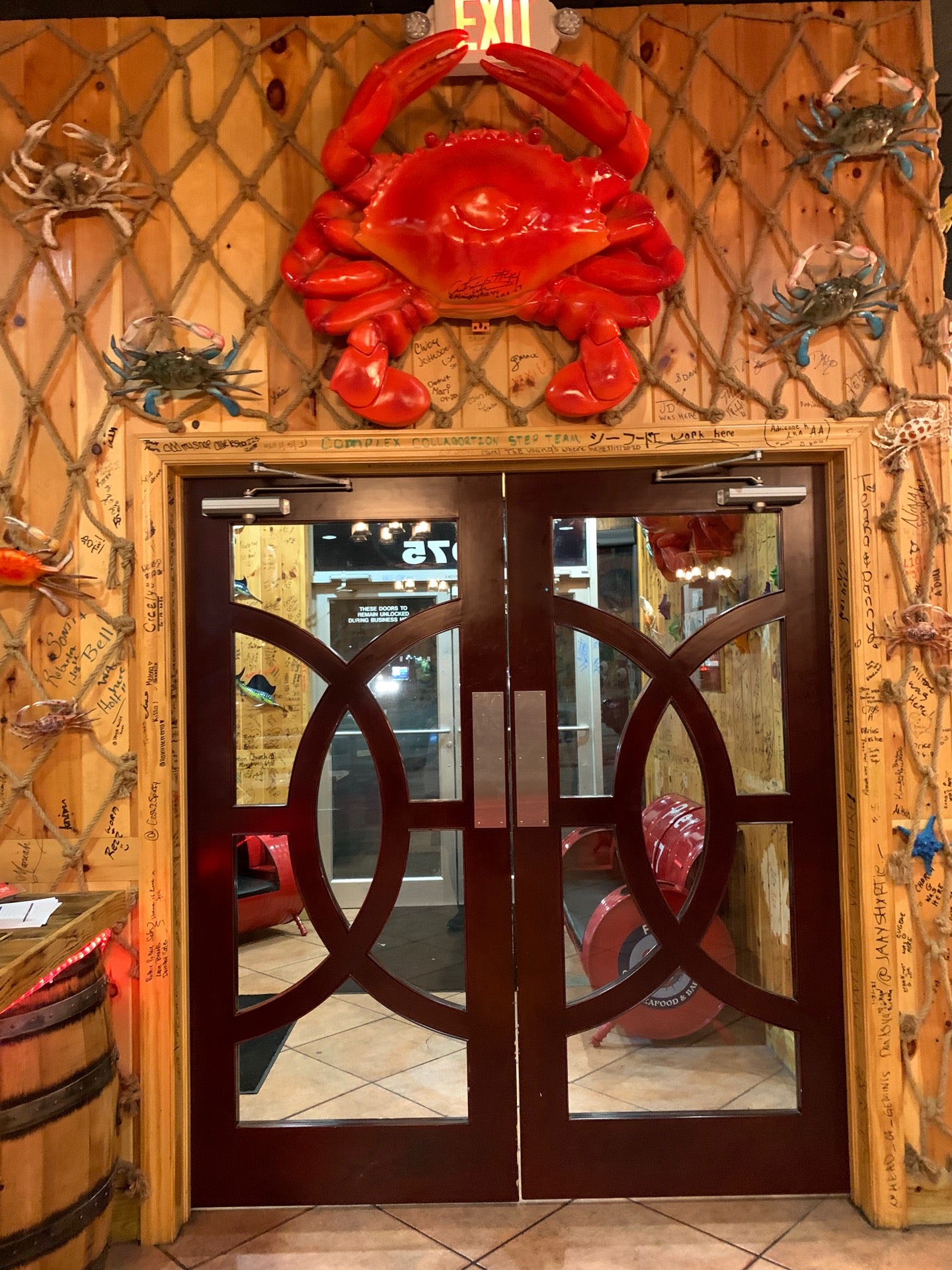 Pier 17 Cajun Seafood Restaurant & Bar, 1975 S Hurstbourne Pkwy