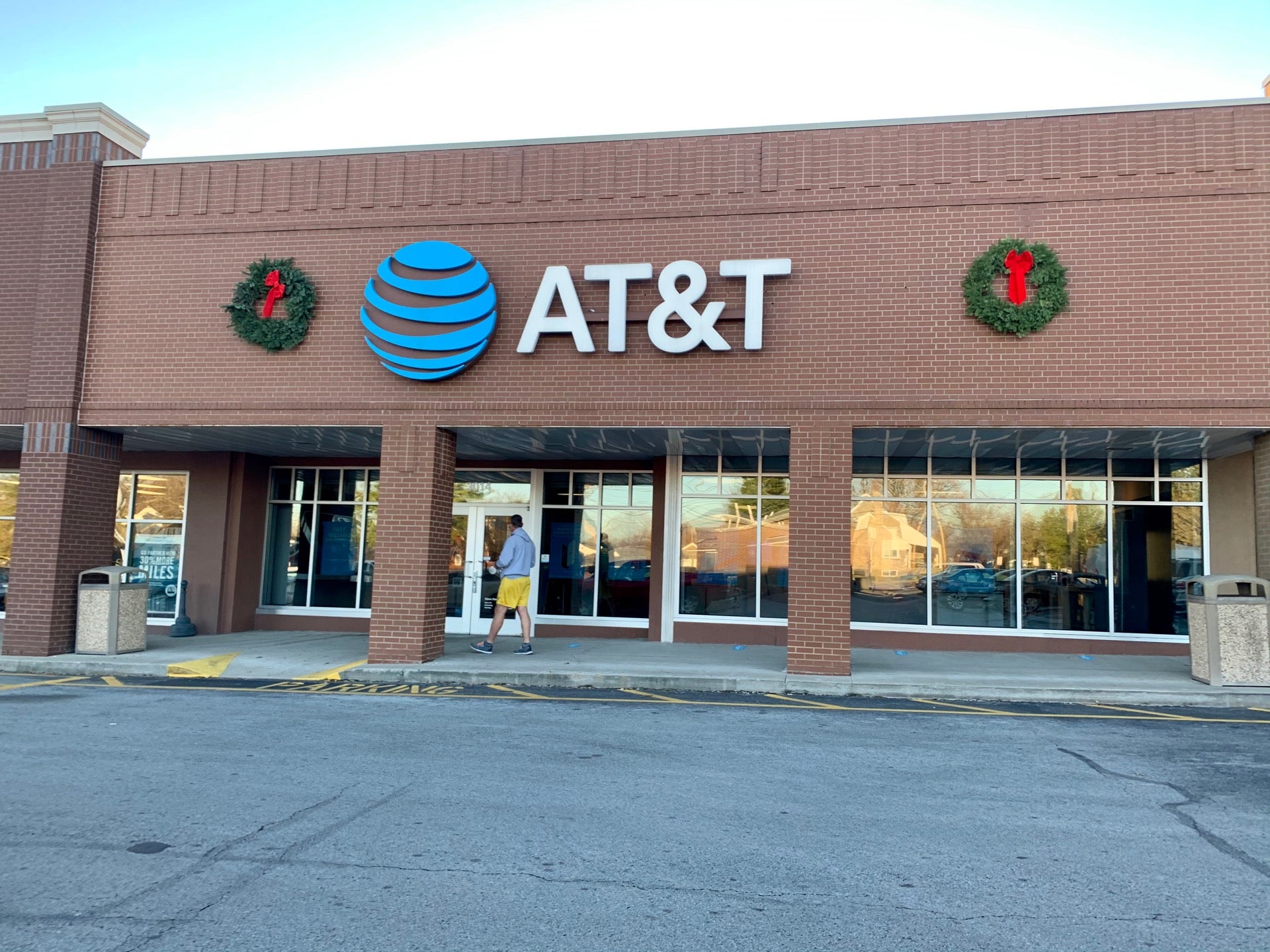 at&t near me open