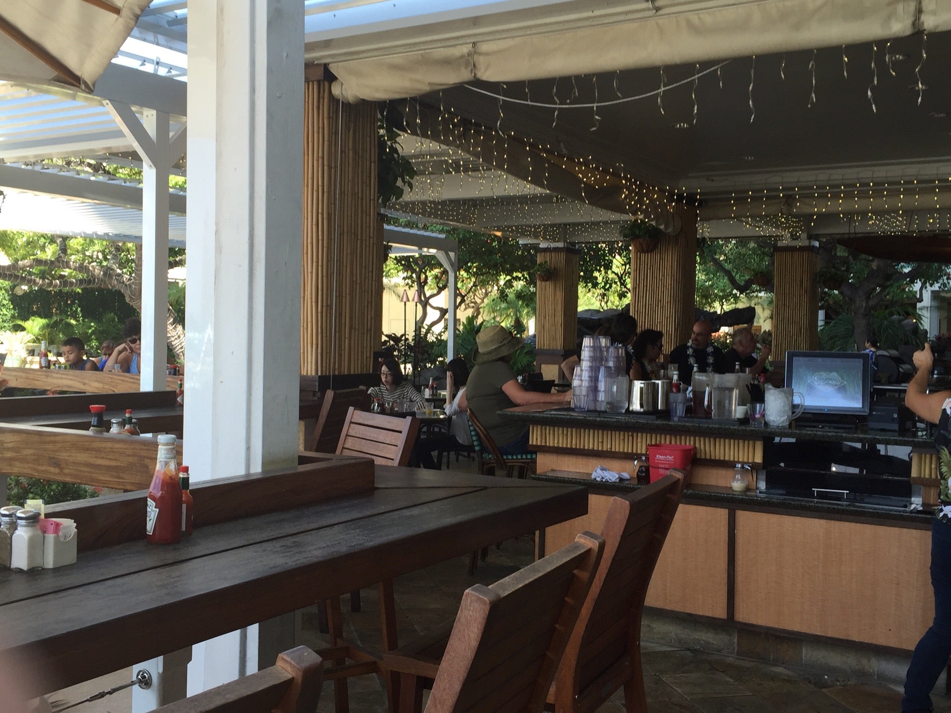 Ilikai Bar and Grill, 1777 Ala Moana Blvd, Apt 917, Honolulu, HI
