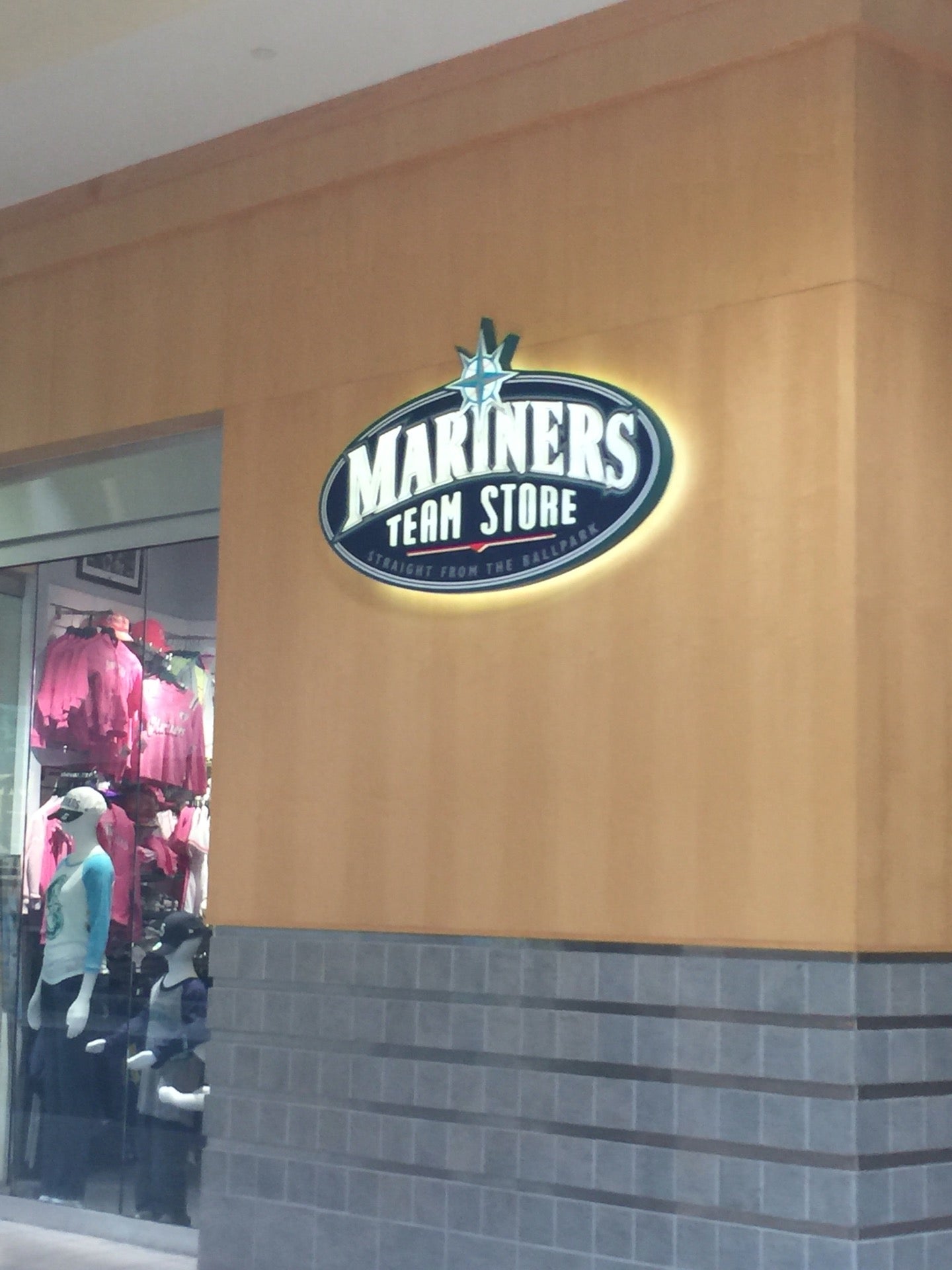 MARINERS TEAM STORE - CLOSED - 14 Reviews - 3000 184th St SW