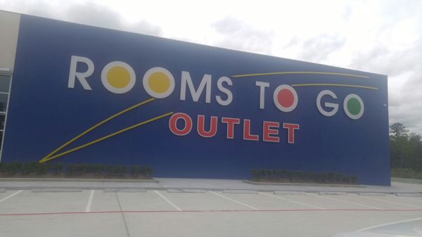 Rooms To Go Outlet – Humble – Botello Builders Corporation