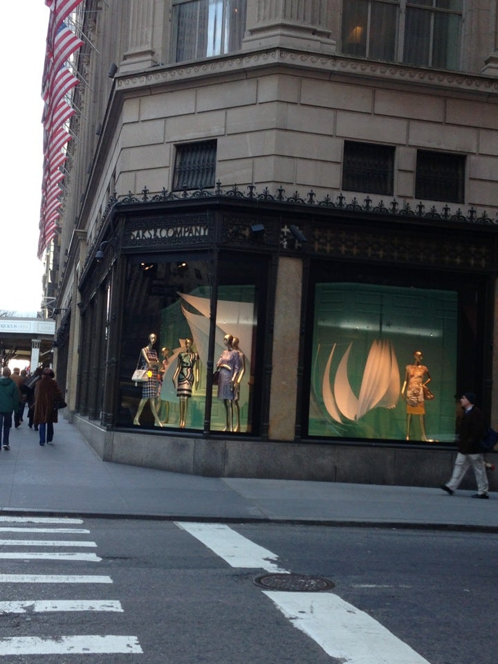 Louis Vuitton New York Saks Fifth Ave, 611 Fifth Avenue, 1st floor, 1st  floor, New York, NY, Leather Goods - MapQuest