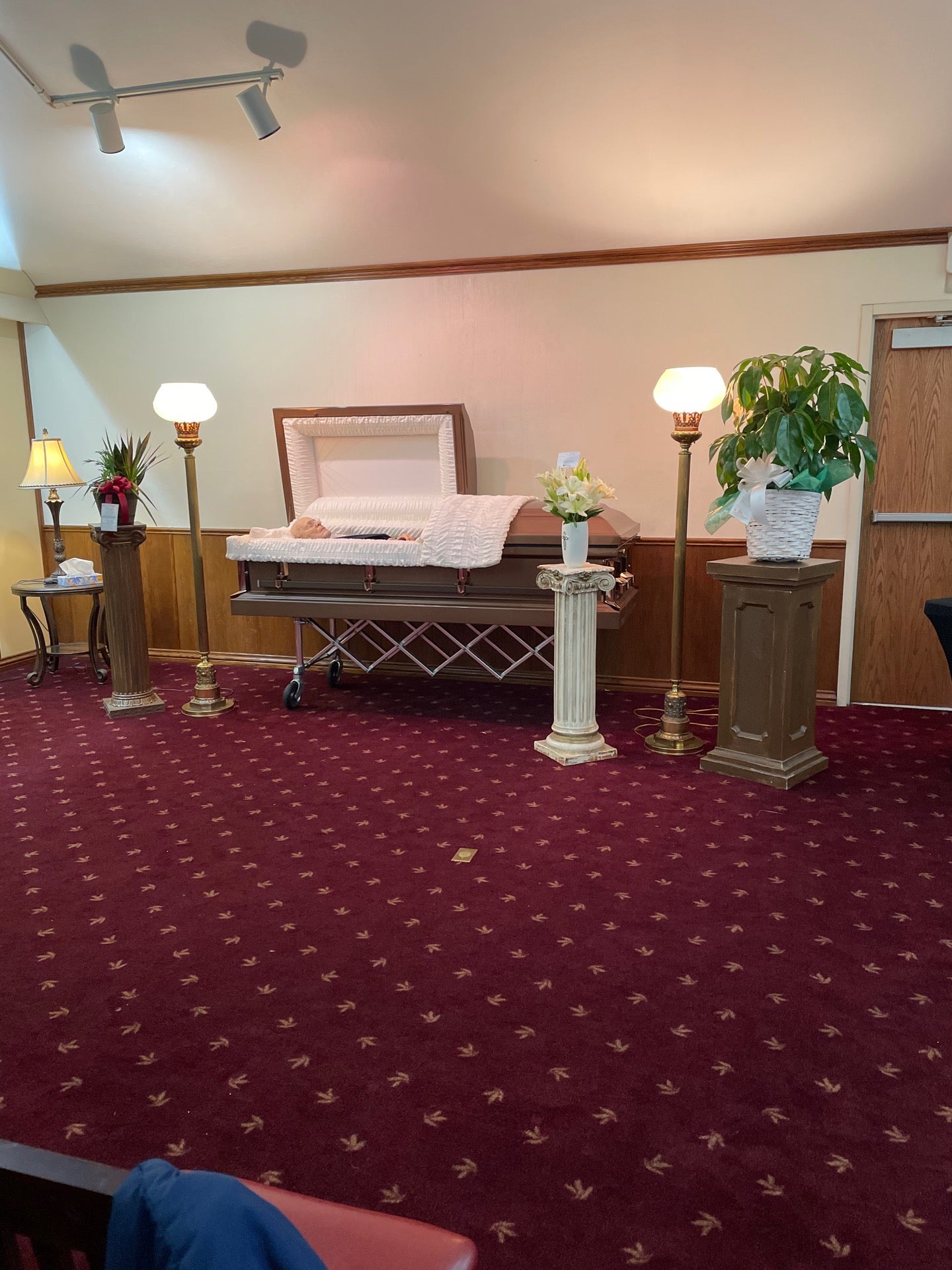 Greenlawn Funeral Home South, 441 W Battlefield St, Springfield, MO, Funeral Directors Carrier