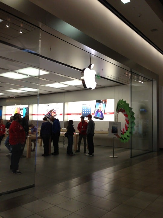 Fashion Place - Apple Store - Apple