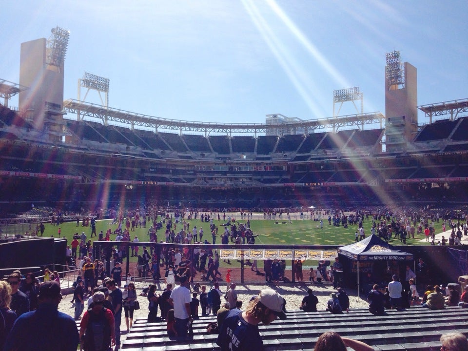 Padres Dodgers at Petco Park: Cinco de Mayo celebrations