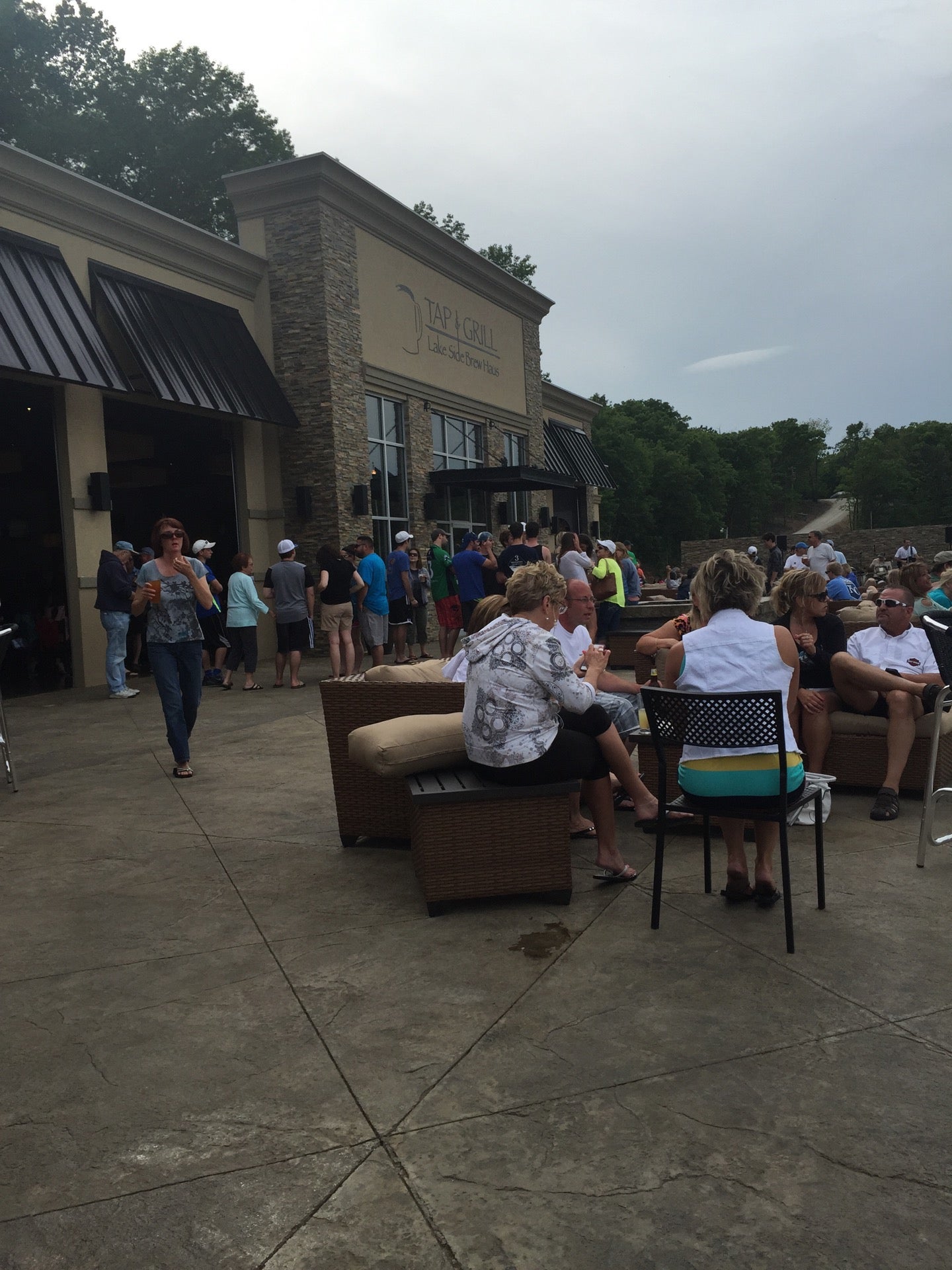 Tap & Grill Lakeside Brew Haus - Fine Dining Restaurant in Gravois