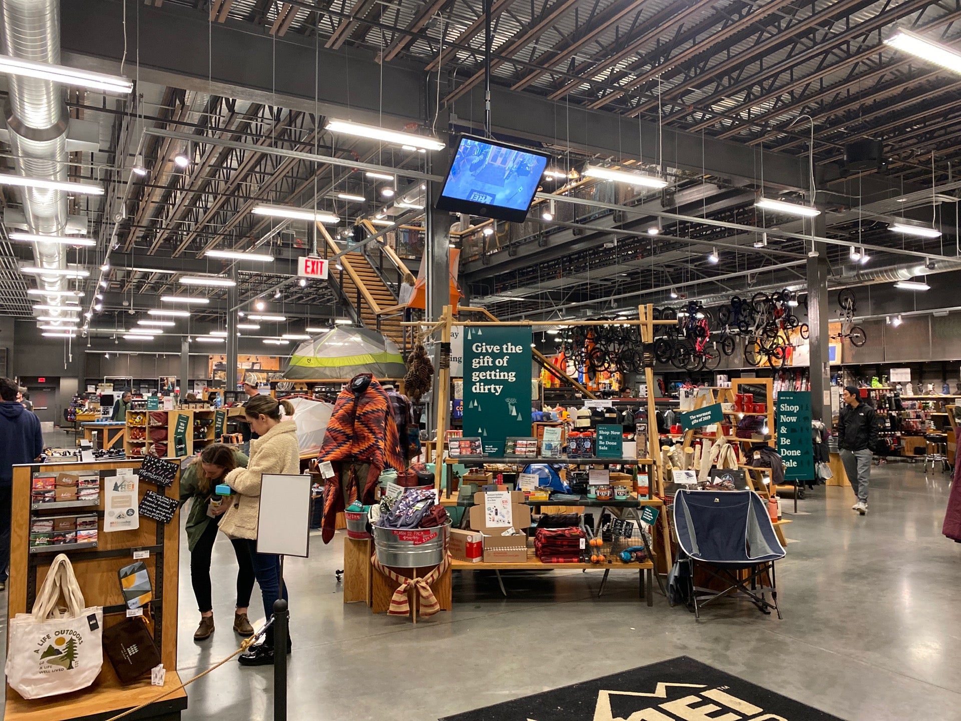 REI King of Prussia Store - King of Prussia, PA - Sporting Goods