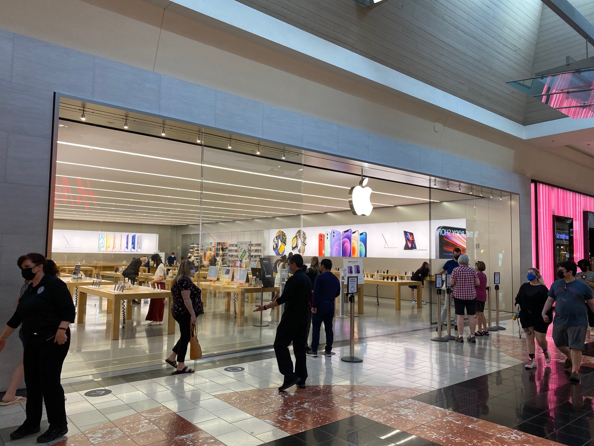 Washington Square - Apple Store - Apple